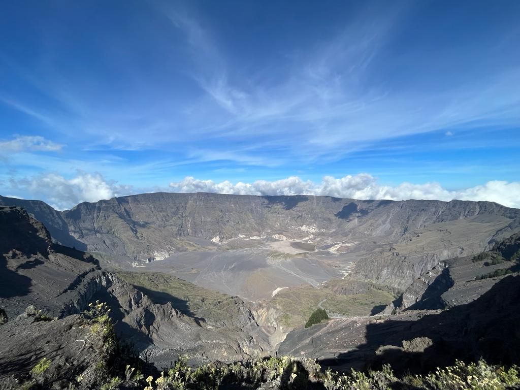 Pemandangan Gunung Tambora Kemenparekraf menghapus gelaran Tambora Menyapa Dunia dari lis Kharisma Event Nusantara (KEN), karena dianggap sepi peminat dan menguras anggaran.