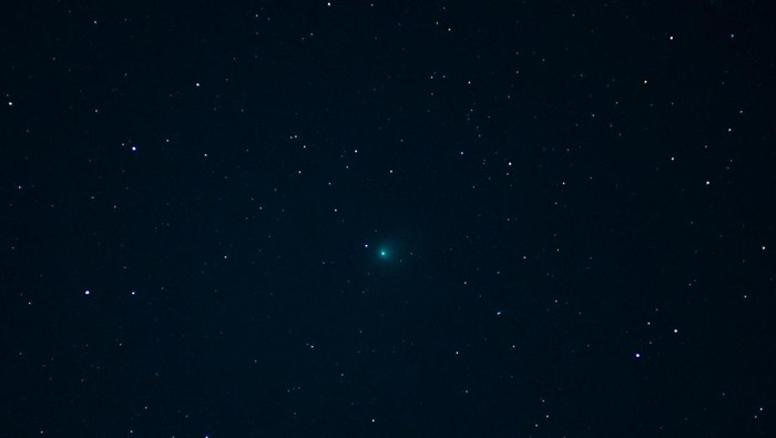 Penampakan Komet Hijau yang Akan Melintasi Bumi, Terakhir Muncul di Zaman Batu AVILA, SPAIN - 2023/01/28: View of the northern sky with Comet C/2022 E3 (ZTF) also known as