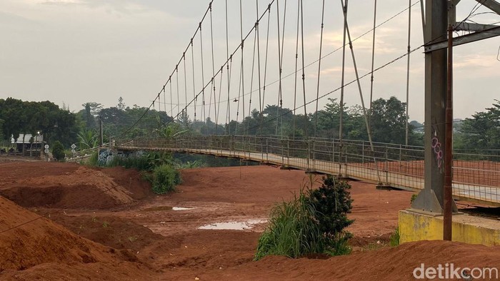 Penampakan sungai tergusur proyek rumah di Kota Depok, Jawa Barat, yang sempat viral dalam video di media sosial. Begini kondisinya (Devi Puspitasari/detikcom)