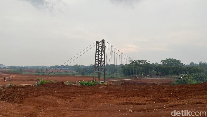 Penampakan 'sungai' tergusur proyek rumah di Kota Depok, Jawa Barat, yang sempat viral dalam video di media sosial. Begini kondisinya (Devi Puspitasari/detikcom) Penampakan 'sungai' tergusur proyek rumah di Kota Depok, Jawa Barat, yang sempat viral dalam video di media sosial. Begini kondisinya (Devi Puspitasari/detikcom)