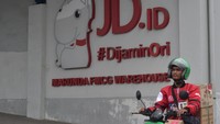 Sebelumnya pada pertengahan Desember 2022 yang lalu, JD.ID juga telah melakukan PHK kepada kurang lebih 200 karyawannya dengan alasan pemutusan hubungan kerja ini dilakukan untuk beradaptasi terhadap tantangan perubahan bisnis yang sungguh cepat.