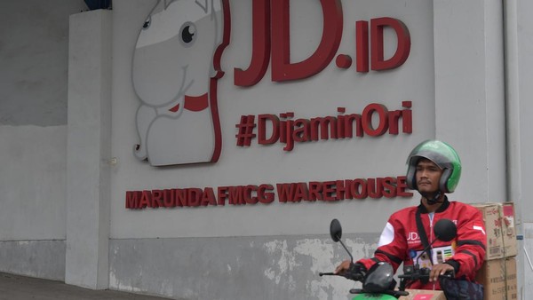 Aktivitas Terkini di Gudang JD.ID Jelang Tutup Total