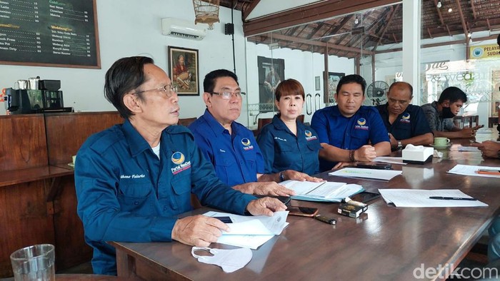 Pengurus NasDem Surabaya mundur