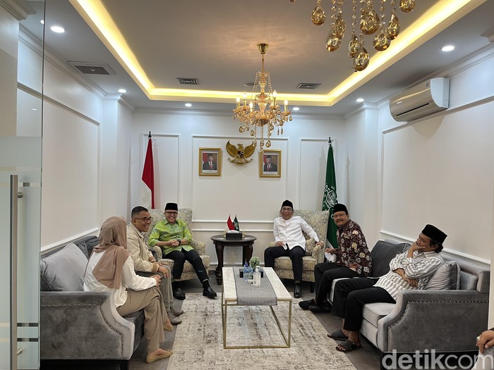 Pertemuan PBNU dengan Sutradara Garin Nugroho di kantor PBNU, Jakarta Pusat, Selasa (31/1/2023).