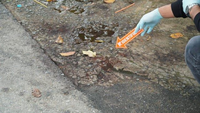 Polisi lakukan olah TKP kasus penikaman di Pontianak, Kalbar yang menyebabkan warga Singkawang meninggal dunia.