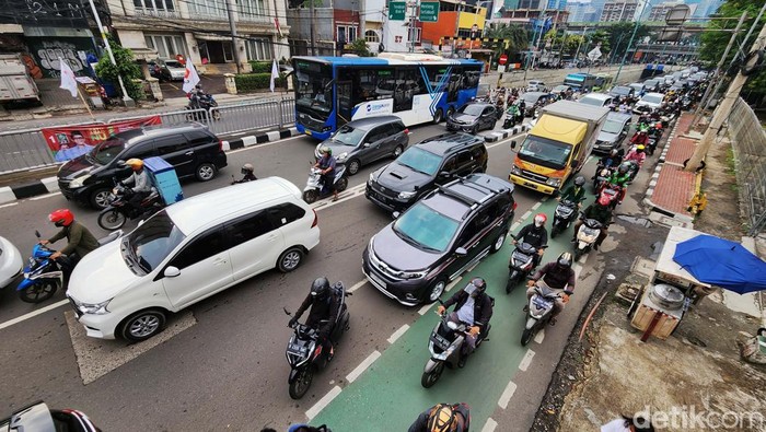 Potret Macet di Jalan Mampang Saat Jam Pulang Kantor