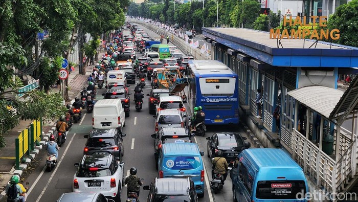 Potret Macet di Jalan Mampang Saat Jam Pulang Kantor