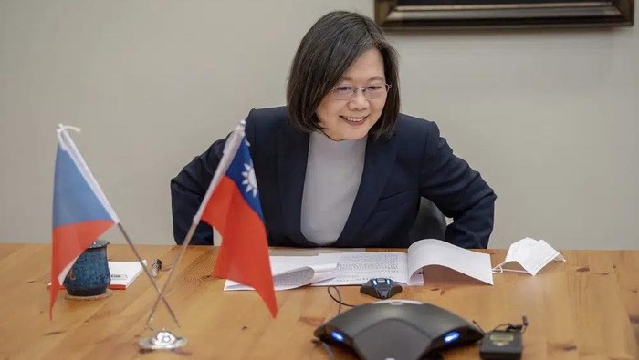 In this photo released by the Taiwan Presidential Office, Taiwans President Tsai Ing-wen speaks by phone with the Czech Republics President elect Petr Pavel in Taipei, Taiwan, Monday, Jan. 30, 2023. China on Tuesday, Jan. 31, 2023, accused Czech President-elect Petr Pavel of challenging its hard line on national sovereignty by affirming ties with self-ruled Taiwan in a phone with the island’s leader. (Taiwan Presidential Office via AP)