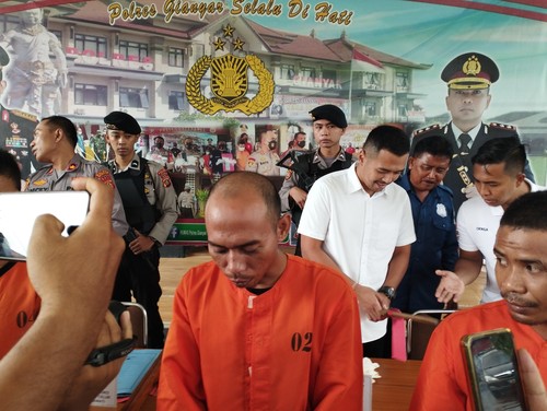 Pria asal Denpasar, Didik Supriyanto (32) diamankan Polsek Sukawati setelah tertangkap mencuri granit di proyek ruko, Selasa (31/1/2023). Foto: Nuranda Indrajaya/detikBali