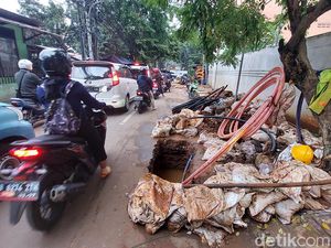 Soleh Solihun Keluhkan Jalan Seribu Galian di Jaksel, Ini Kondisinya!