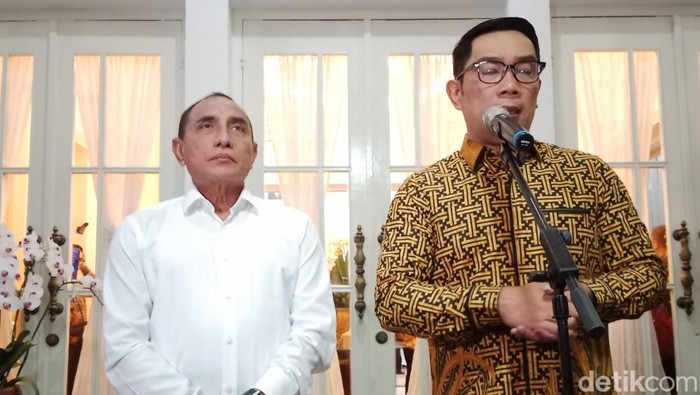 Ridwan Kamil saat bertemu dengan Edy Rahmayadi di Medan.