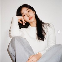 Nama Roh Yoon Seo tengah menjadi perbincangan di media sosial. Aktris 23 tahun itu mencuri perhatian dengan paras cantiknya dalam drama Korea Crash Course in Romance. Foto: dok. Instagram @rohyoonseo