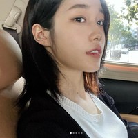 Di akhir tahun 2022, Roh Yoon Seo membintangi film Netflix 20th Century Girl dan kembali mencuri perhatian sebagai sahabat Kim Yoo Jung yang sakit keras. Foto: dok. Instagram @rohyoonseo