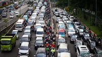 National Traffic Management Center (NTMC) Polri memantau sejumlah titik macet di Jakarta pagi ini.