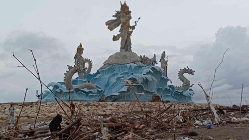 Sampah kiriman kotori Pantai Jerman pada Selasa (31/01/2023). (IST)