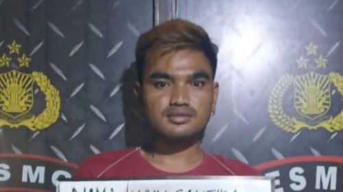 Satpam bernama I Wayan Santika ditangkap polisi usai mencuri barang-barang elektronik milik perusahaan travel.