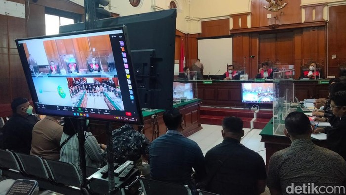 Steward Stadion Kanjuruhan di PN Surabaya
