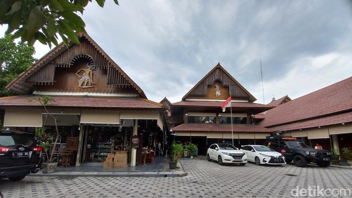Suasana di pasar barang antik Triwindu Solo, Selasa (31/1/2023).