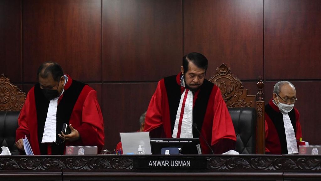 Skandal MA-MK: 2 Hakim Agung Terjerat Korupsi, 9 Hakim Konstitusi Dipolisikan