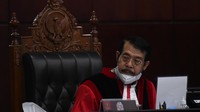 Ketua Majelis Hakim Mahkamah Konstitusi dalam amar putusannya menolak permohonan uji materiil Pasal 2 ayat 1 UU Nomor 1 Tahun 1974 tentang Perkawinan terkait pernikahan beda agama yang diajukan pemohon Ramos Petege, seorang Katolik yang hendak menikahi seorang perempuan beragama Islam. 