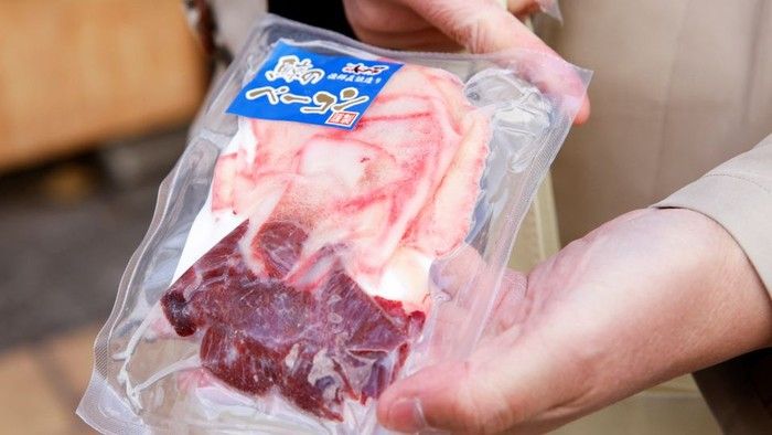 Vending Machine di Jepang Ini Viral Jual Daging Babi Hutan hingga Buaya