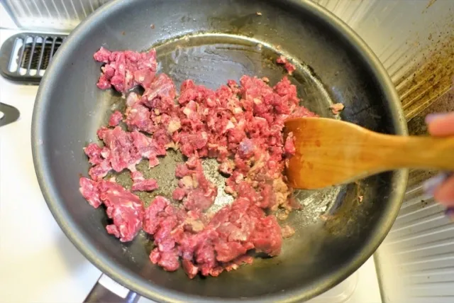 Vending Machine di Jepang Ini Viral Jual Daging Babi Hutan hingga Buaya