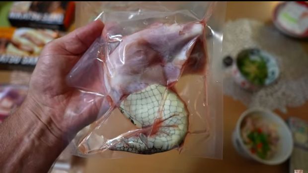 Vending Machine di Jepang Ini Viral Jual Daging Babi Hutan hingga Buaya