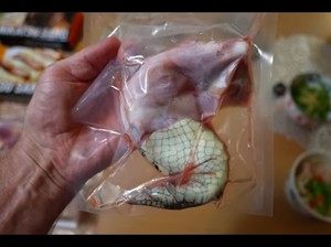 Demi Bertahan Hidup, Cakar Beruang hingga Pohon Jadi Makanan