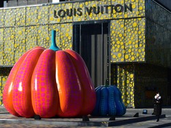 Kisah Wanita Beli Oleh-oleh Barang Branded, Berakhir Diblokir Louis Vuitton