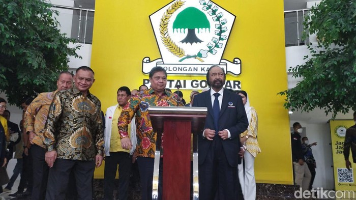 Airlangga Hartarto bersama Surya Paloh