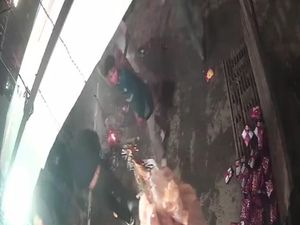 Heboh Aksi Sekelompok Pria Bawa Sajam Jarah Warung di Deli Serdang