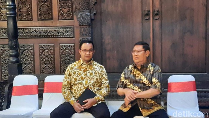 Anies Baswedan saat berada di Padepokan Ki Anom Suroto, Rabu (01/2/2023).
