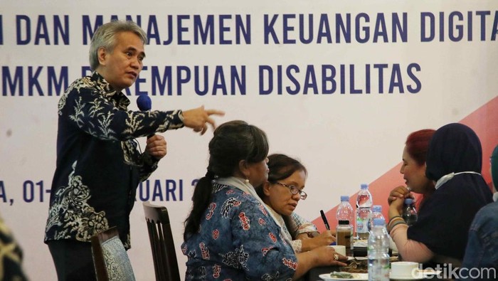 Antusias Perempuan Disabilitas Saat Ikut Pelatihan Wirausaha UMKM Himpunan Wanita Disabilitas Indonesia mengikuti pelatihan manajemen keuangan digital di Kawasan menteng. Kegiatan ini diikuti sebanyak 20 perempuan disabilitas.