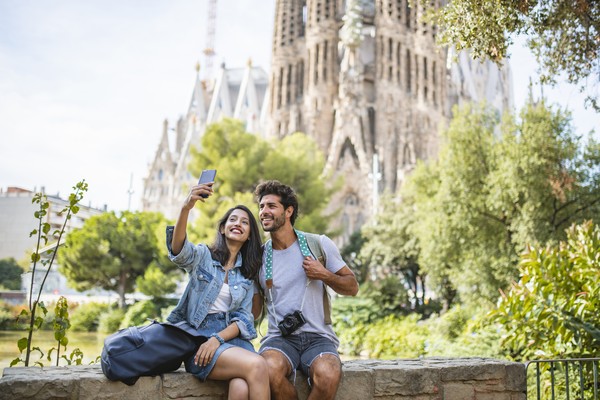 Kota paling romantis keempat di dunia adalah Barcelona di Spanyol, yang mendapat poin sebesar 7,44 poin. Bangunan-bangunan tua di Kota Barcelona seakan membuat kamu merasa hangat bersama pasangan saat berada di sana. Foto: Getty Images/AzmanJaka