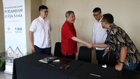 Guna mempermudah sekaligus membantu calon konsumen memiliki hunian di Synthesis Huis, pengembang PT Synthesis Karya Pratama bersama PT Bank Central Asia Syariah, Tbk menandatangani kesepakatan kerja sama penyediaan Kredit Pemilikan Rumah (KPR) untuk proyek hunian Synthesis Huis seluas 5,5 hektar di kawasan Cijantung, Jakarta Timur.