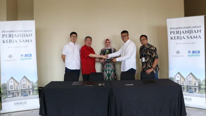 BCA Syariah Lebarkan KPR BCA Syariah menjalin kerja sama dengan PT Synthesis Karya. Hal ini untuk membantu konsumen memiliki hunian di Synthesis Huis.