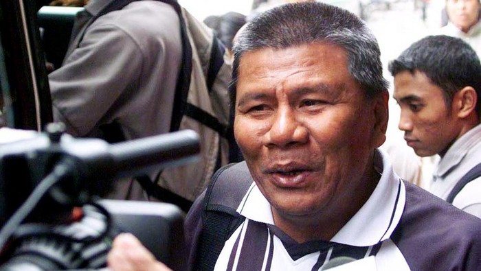 Benny Dolo, the head coach of Indonesian national football team, received an interview in Kunming, China, 11 May 2001.  China and Indonesia will firstly meet each other in World Cup Asia Zone Group Nine qualifier here on Sunday.    SPORTASIA (Photo by STR / SPORTASIA / AFP) (Photo by STR/SPORTASIA/AFP via Getty Images)