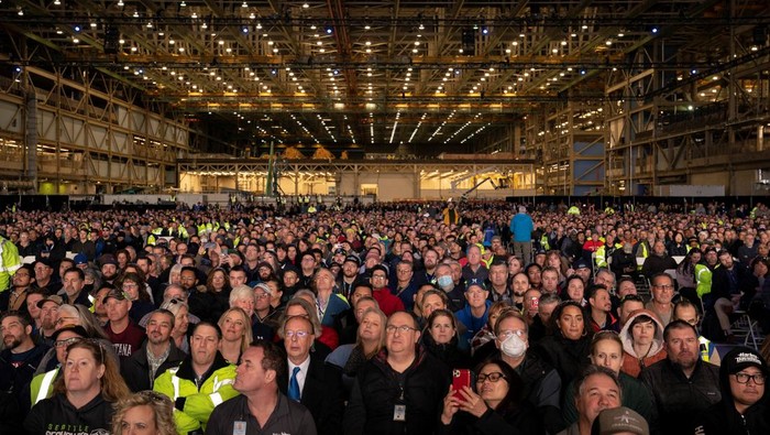 Actor John Travolta makes a surprise appearance and shakes hands with Stan Deal, president and CEO of Boeing Commercial Airplanes, during the delivery of the final 747 jet at the Boeing plant in Everett, Washington, U.S. January 31, 2023.  REUTERS/David Ryderf
