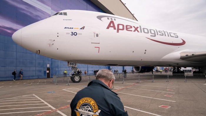 Actor John Travolta makes a surprise appearance and shakes hands with Stan Deal, president and CEO of Boeing Commercial Airplanes, during the delivery of the final 747 jet at the Boeing plant in Everett, Washington, U.S. January 31, 2023.  REUTERS/David Ryderf