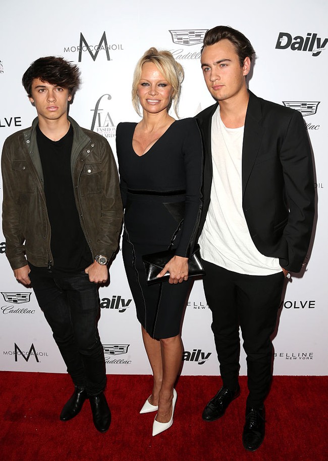 Pamela Anderson dan Tommy Lee menikah pada 1995. Keduanya dikaruniai anak pertama Brandon Thomas Lee pada 5 Juni 1996. Dan putra kedua Dylan Jagger Lee lahir pada 29 Desember 1997. Foto: Getty Images