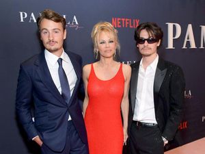 Putra Pamela Anderson Komentari Video Seks Ibunya, Ini yang Disesalinya