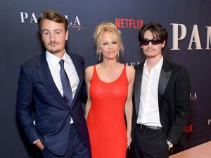 Putra Pamela Anderson Komentari Video Seks Ibunya, Ini yang Disesalinya