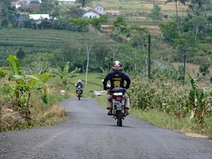 Berburu Keindahan Alam di Jabar hingga Jateng ala Trabas