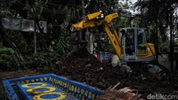 Embung tersebut diharapkan dapat mencegah potensi banjir. Pembuatan embung tersebut juga menjadi lalu lintas genangan baik saat intensitas hujan lebat maupun akibat dari luapan Kali Utan Kayu.