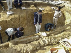 Cermin Perunggu-Pedang 2,3 Meter Ditemukan di Pemakaman Jepang Abad ke-4
