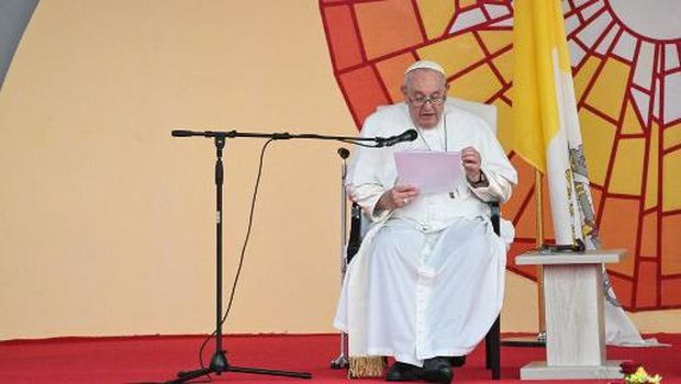 Pope Francis addresses attendees at the Palais de la Nation in Kinshasa, Democratic Republic of Congo (DRC), on January 31, 2023. - Pope Francis landed in the Democratic Republic of Congo, hailing his beautiful trip to Africa as he comes bearing a message of peace to the conflict-torn nation, before heading to troubled neighbour South Sudan. (Photo by Tiziana FABI / AFP)