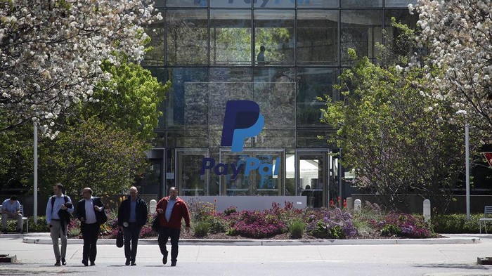 Gelombang PHK Belum Usai, PayPal Bakal Pangkas 2.000 Karyawan Gelombang PHK masih terus dilakukan oleh sejumlah perusahaan. Kali ini, platform transfer uang PayPal akan PHK 2.000 karyawan