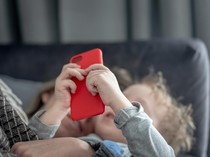 Waspada! Screen Time Berlebih di Akhir Pekan Bisa Picu Penyakit