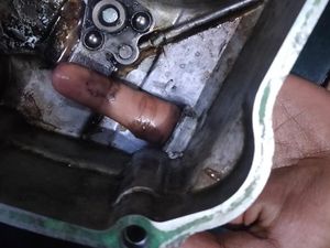 Usaha Damkar Bebaskan Jari Remaja Surabaya Tersangkut di Mesin Motor
