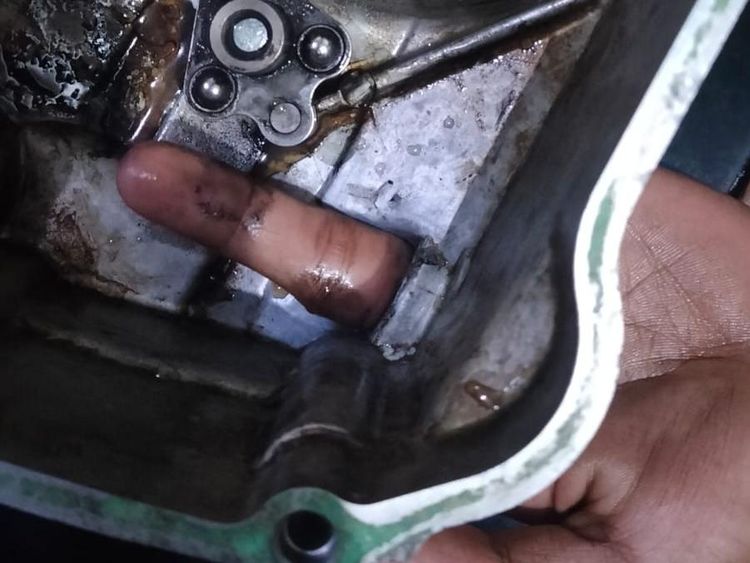 Usaha Damkar Bebaskan Jari Remaja Surabaya Tersangkut di Mesin Motor